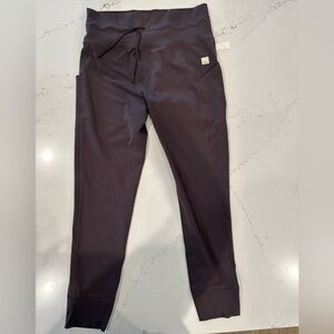 Vuori daily leggings nwt.  Size L